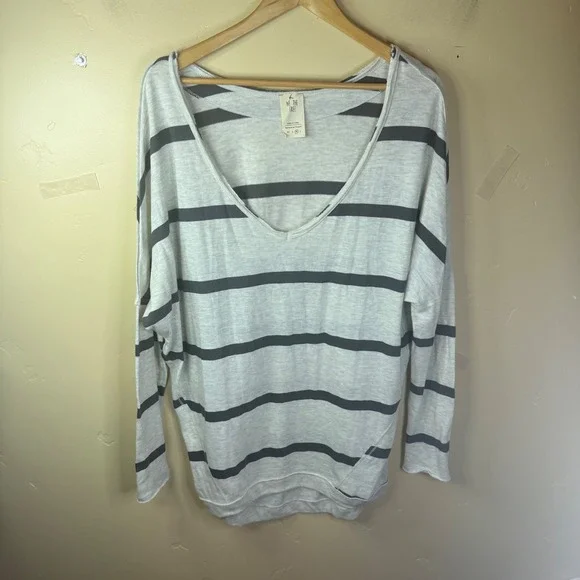 FREE PEOPLE Upstate Stripe Neutral Oversized Striped Long Sleeve Top Size M Gray - Picture 2 of 6